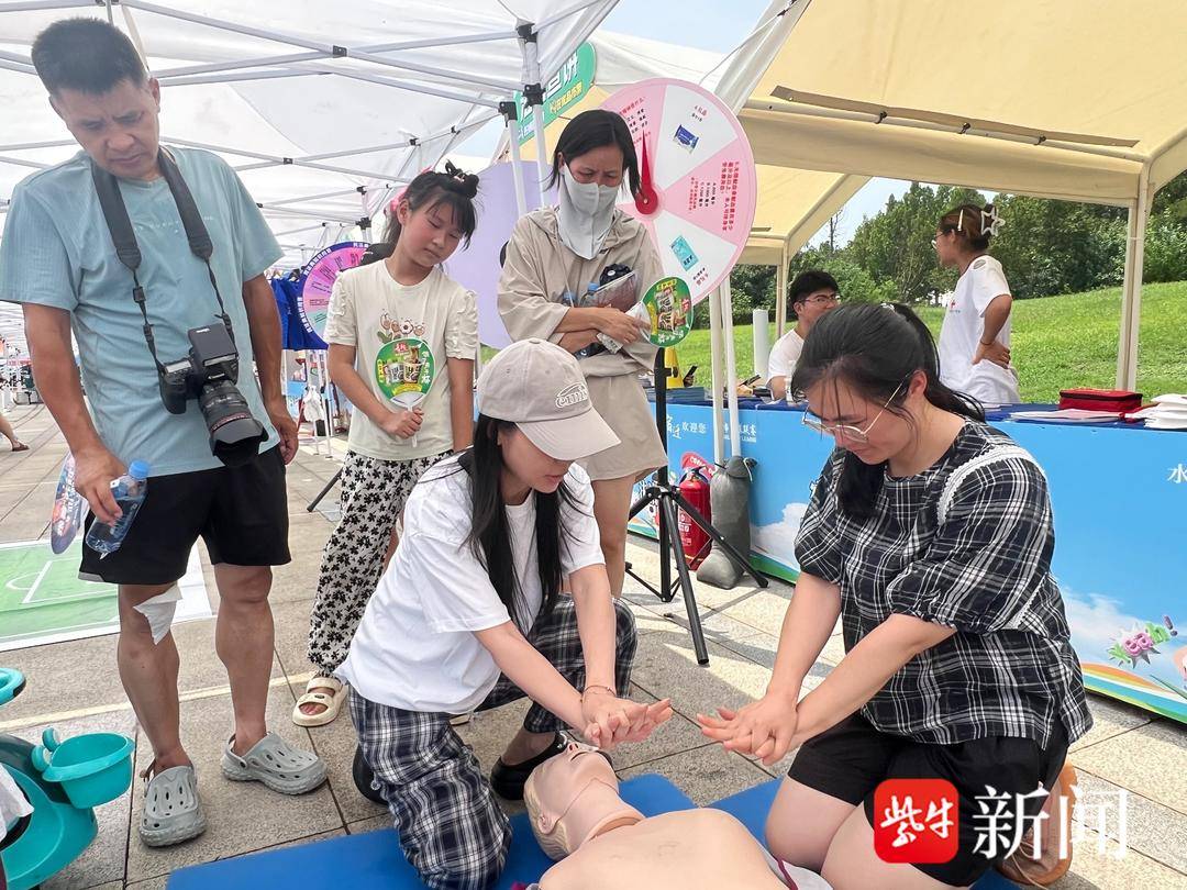 用镜头记录, 志愿者们准, 看到大家从