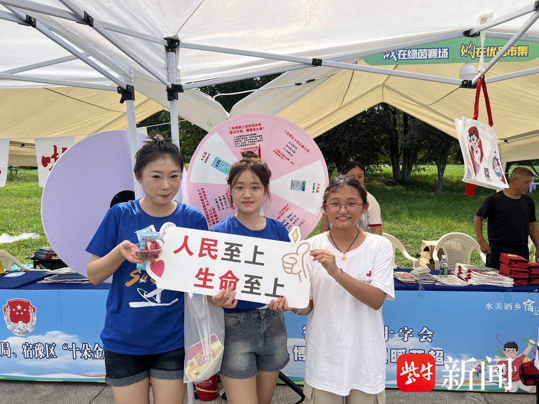 漾着笑意
