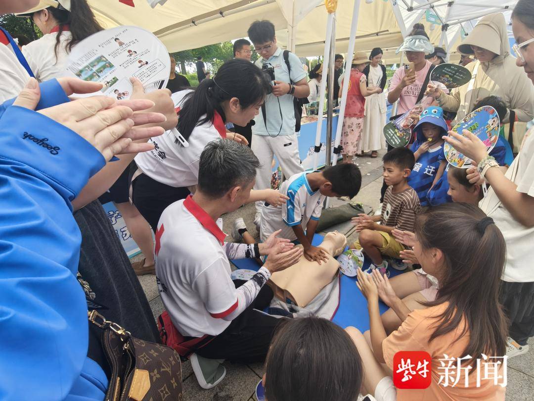用镜头记录