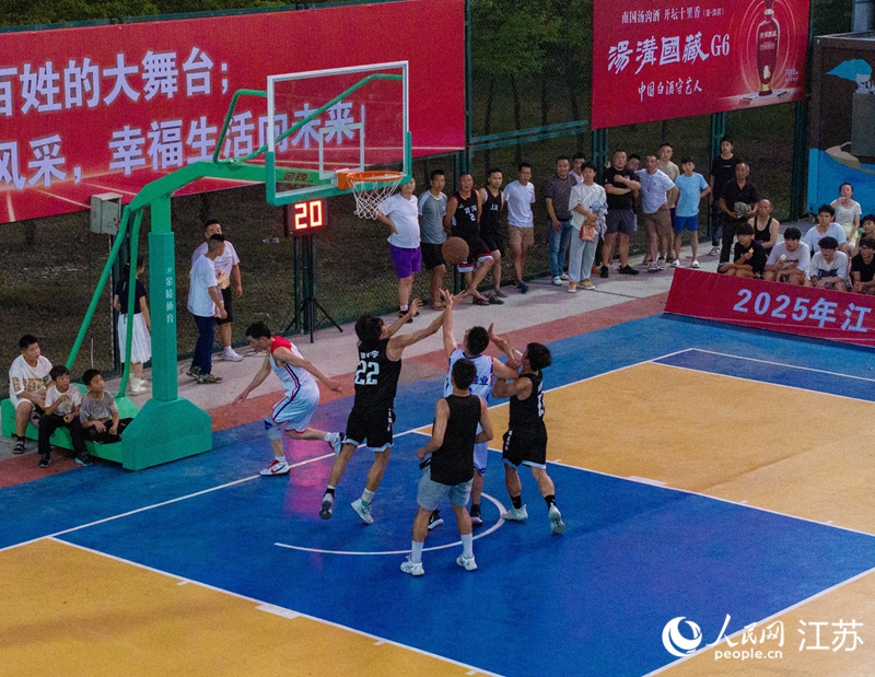 家长的目光, 化广场