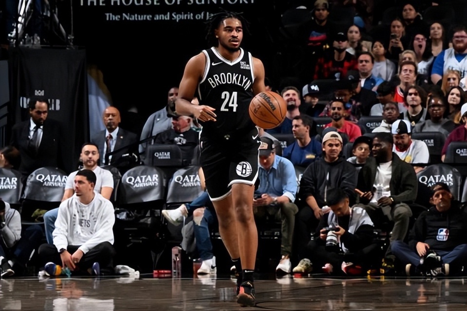 AAA, 斯签下一份 AAA, 斯签下一份