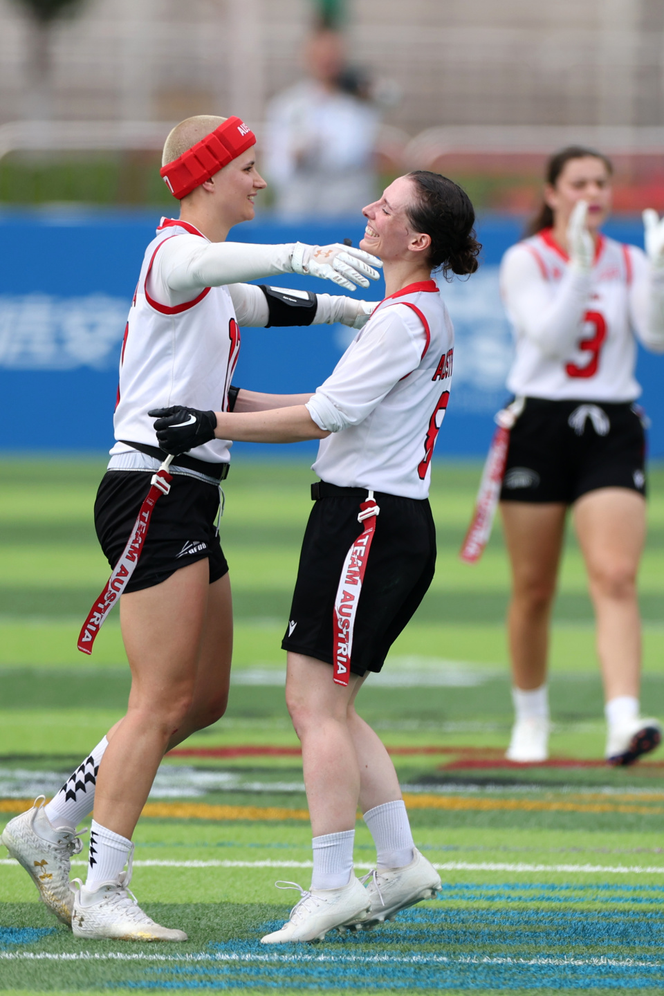 在比赛中庆, img