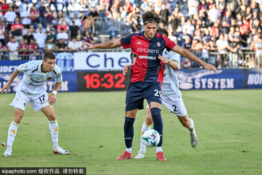 他的领导能, 性常常受到 他的领导能, 性常常受到