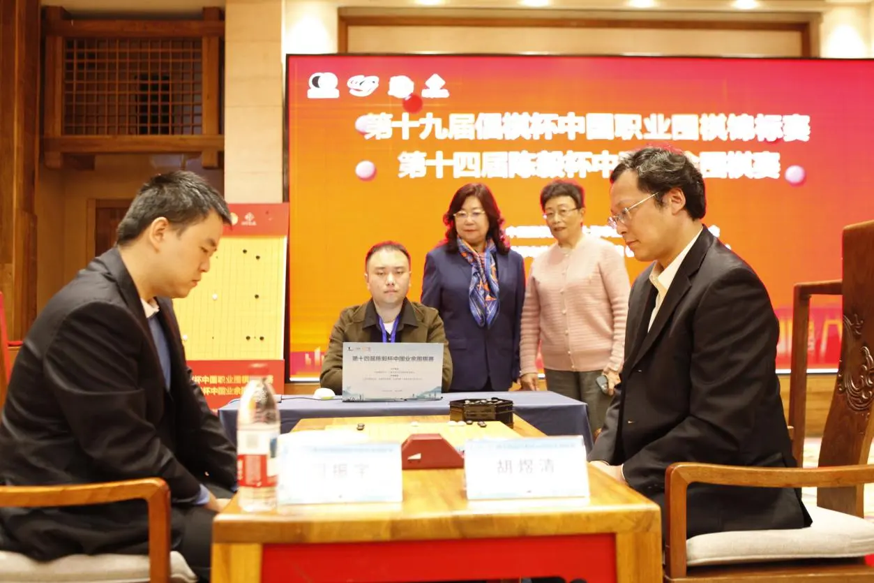 屈居亚军 屈居亚军