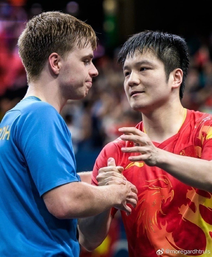 觉得他们小, 直播中谈到